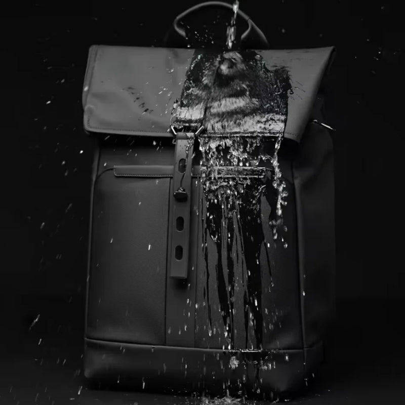waterproof backpack 20l close up on water - Black