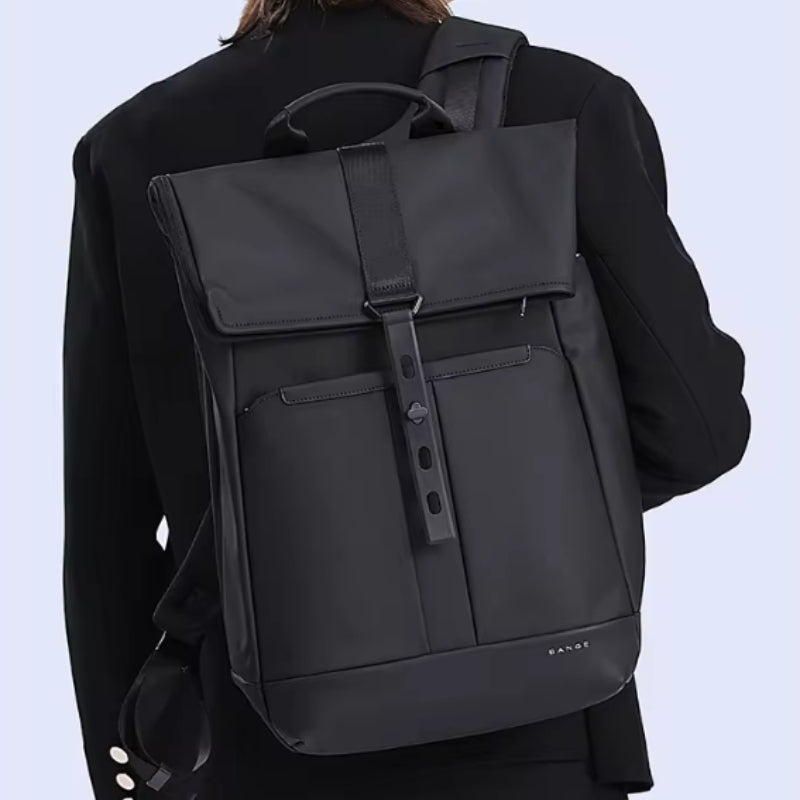 waterproof backpack 20l worn on shoulder - Black